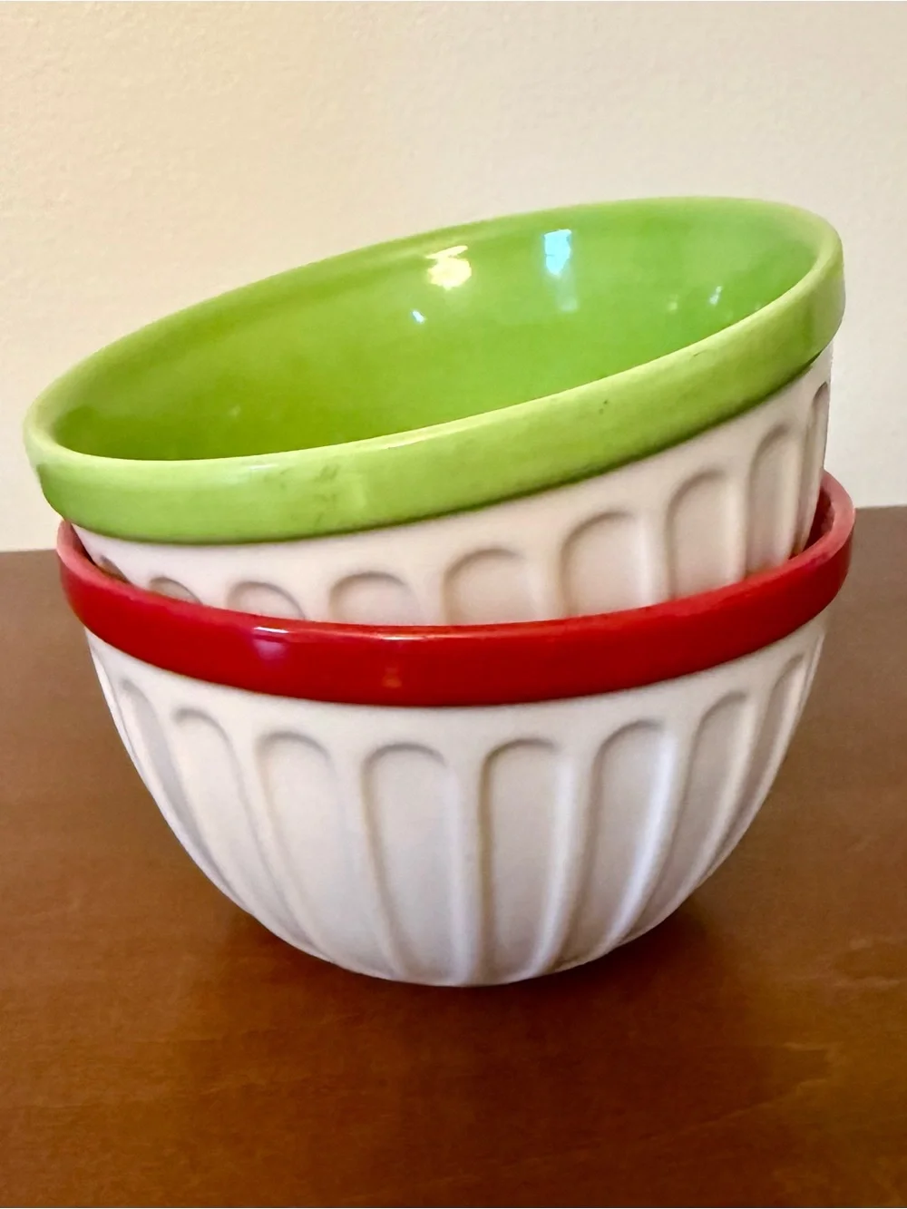 Starbucks 2007 Ice Cream Bowls 12 oz Ceramic Set of 2 - Red & Green